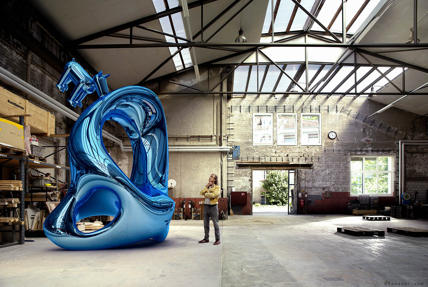 Swiss Post Logistics: mirror polished XXL sculpture with sniffing dog; work of art as figurative sculpture; artist Roland Faesser, sculptor and painter 2009