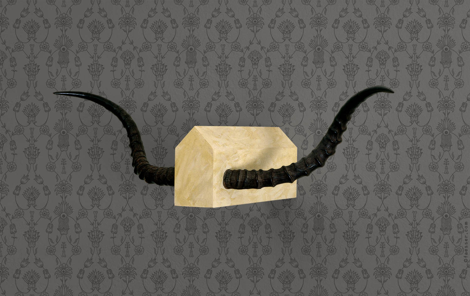 House-Trophy as a house skull with antelope antlers; work of art; artist Roland Faesser, sculptor and painter 1989