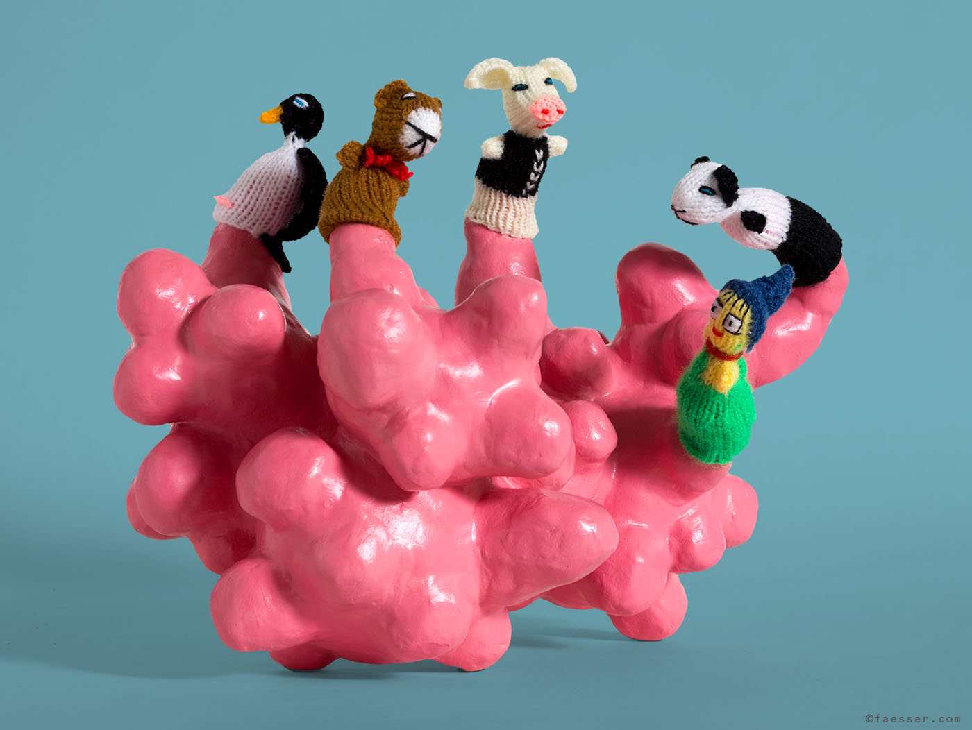 Fingerprints: five finger puppets gesturing on an eruptive organic mass; work of art as figurative sculpture; artist Roland Faesser, sculptor and painter 2009