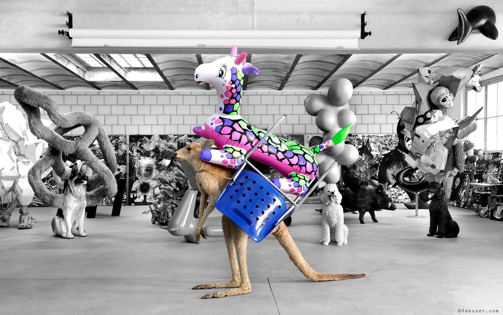Kangaroo with garden chair and inflatable swimming animal as spontaneous ad hoc sculpture at studio Zurich; works of art as figurative sculptures; artist Roland Faesser, sculptor and painter 2023