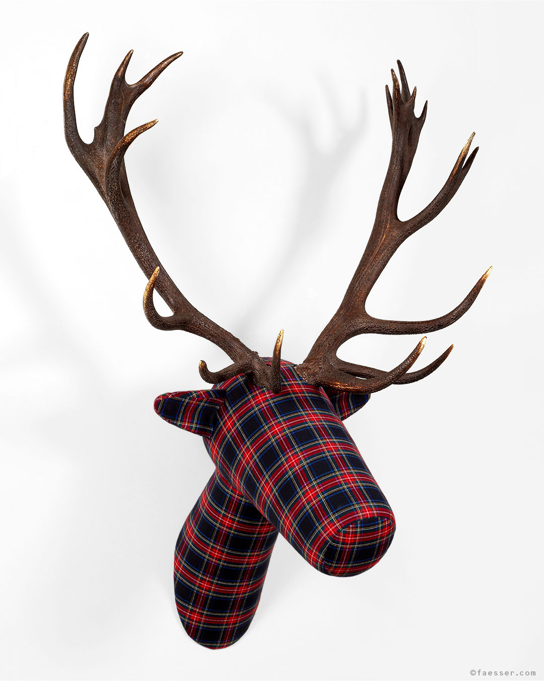 KARO 01/10, one of ten tartan trophies from the Federal State Museum Liechtenstein; work of art as figurative sculpture; artist Roland Faesser, sculptor and painter 2004