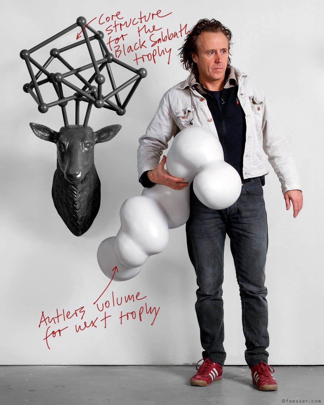 self-portrait with blanks: Studio snapshot with self-portrait and core structures; work of art as figurative sculpture; artist Roland Faesser, sculptor and painter 2007